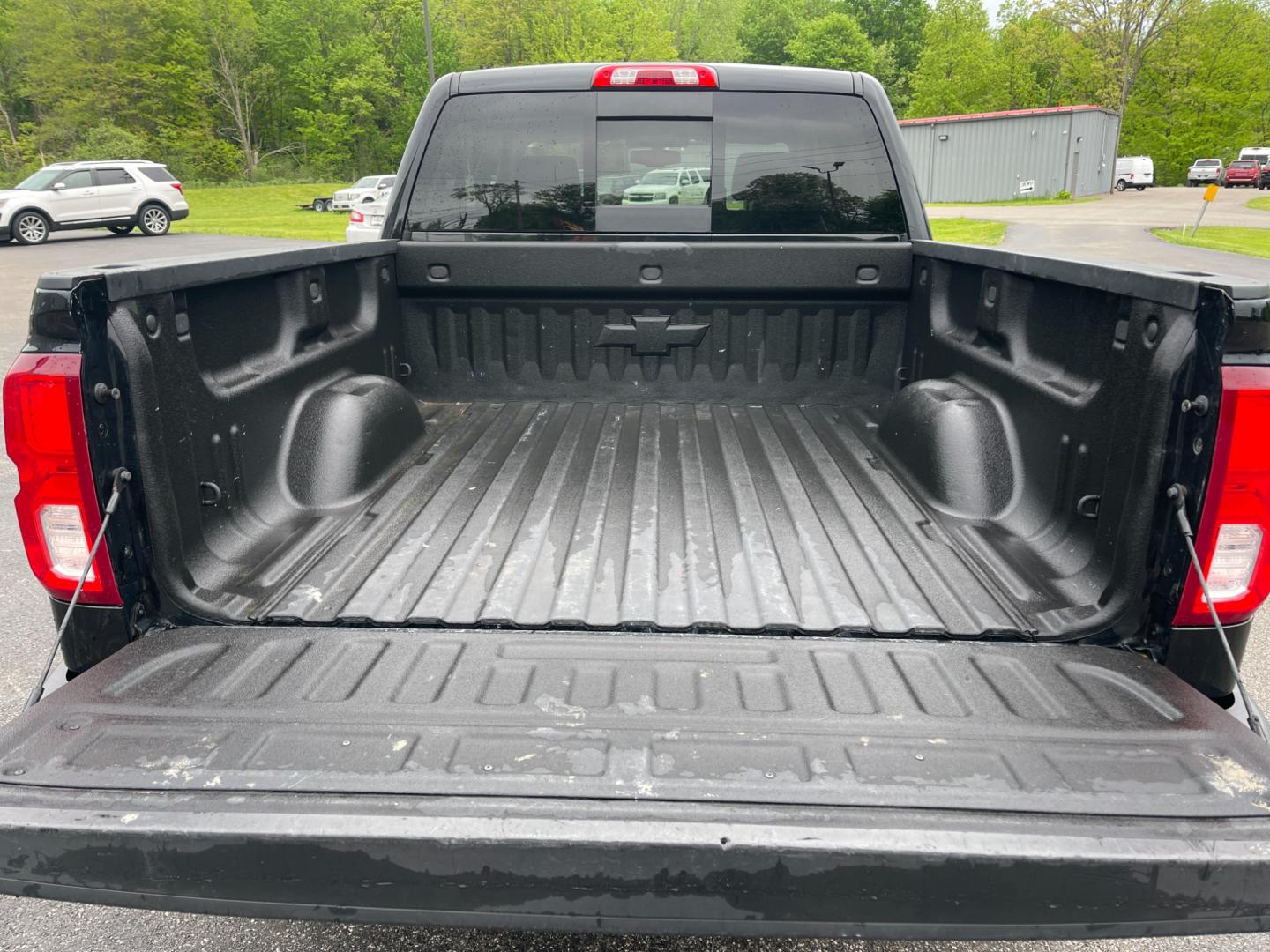 2018 Black /Black Chevrolet Silverado 1500 LTZ Z71 Crew Cab 4WD (3GCUKSEC4JG) with an 5.3L V8 OHV 16V engine, 8-Speed Automatic transmission, located at 547 E. Main St., Orwell, OH, 44076, (440) 437-5893, 41.535435, -80.847855 - This 2018 Chevrolet Silverado 1500 LTZ Z71 Crew Cab is a well-appointed and highly capable full-size pickup. It's powered by a 5.3L Vortec V8 engine paired with an 8-speed automatic transmission and 3.42 gearing, enabling an impressive 9,300-pound towing capacity. The Z71 off-road package includes f - Photo#11